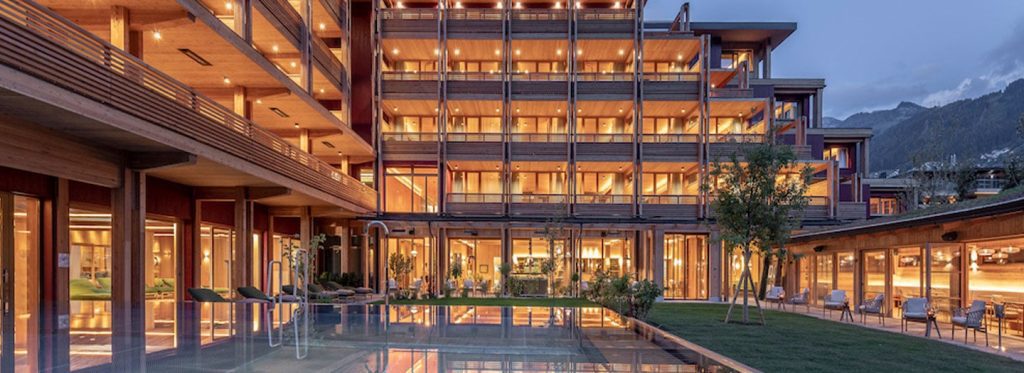 Hotel na Áustria é inteiramente construído em madeira engenheirada