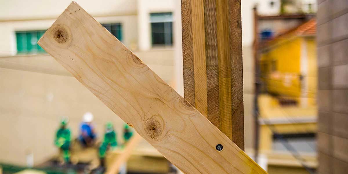 Apresenta os tipos de Conexões para os painéis de CLT (Cross Laminated Timber)