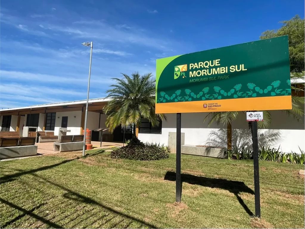 Placa de entrada do Parque Morumbi Sul em São Paulo